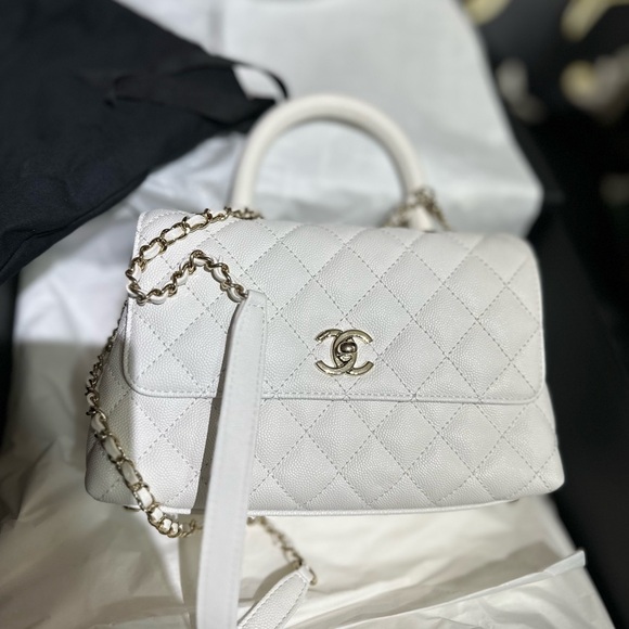 Authentic chanel bag - Picture 1 of 9